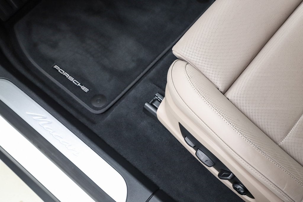 2025 Porsche Macan Electric Standard