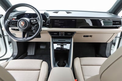 2025 Porsche Macan Electric Standard