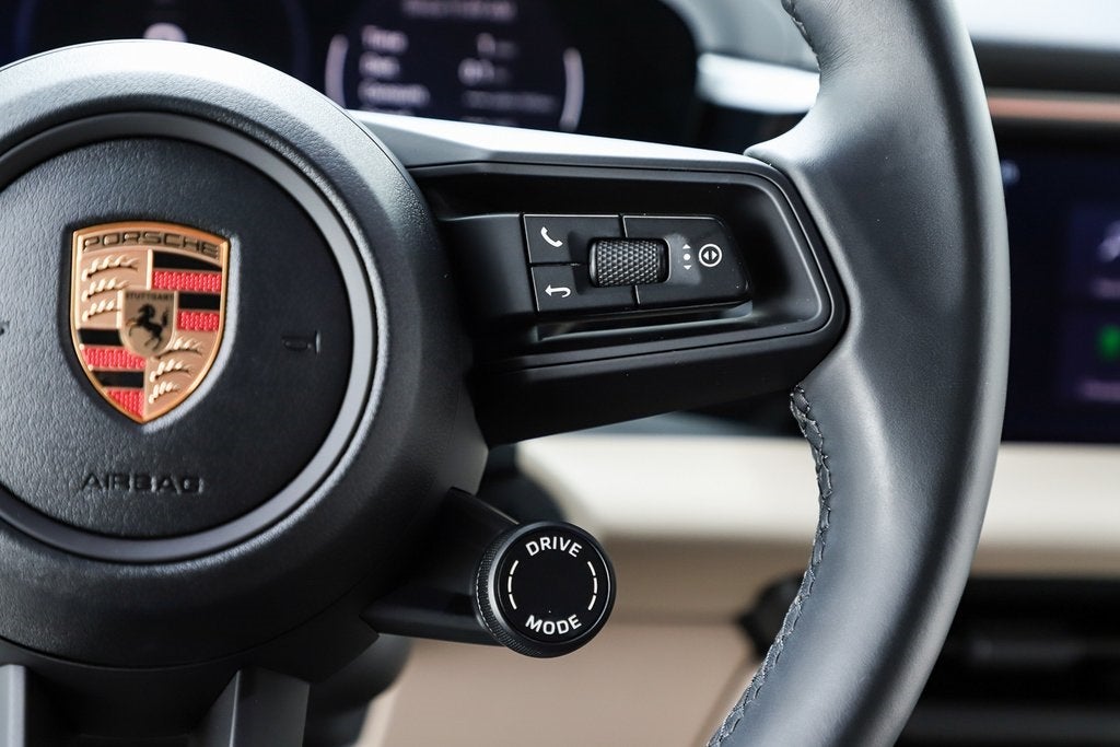 2025 Porsche Macan Electric Standard