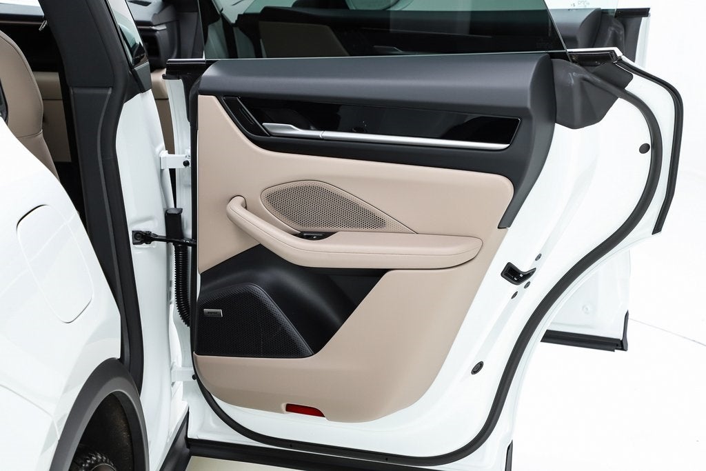 2025 Porsche Macan Electric Standard