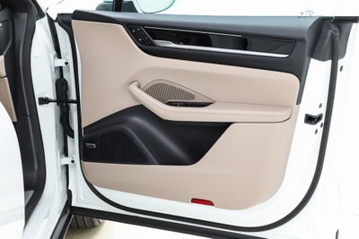 2025 Porsche Macan Electric Standard