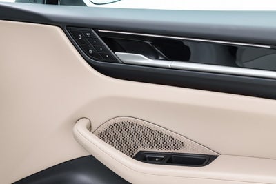 2025 Porsche Macan Electric Standard