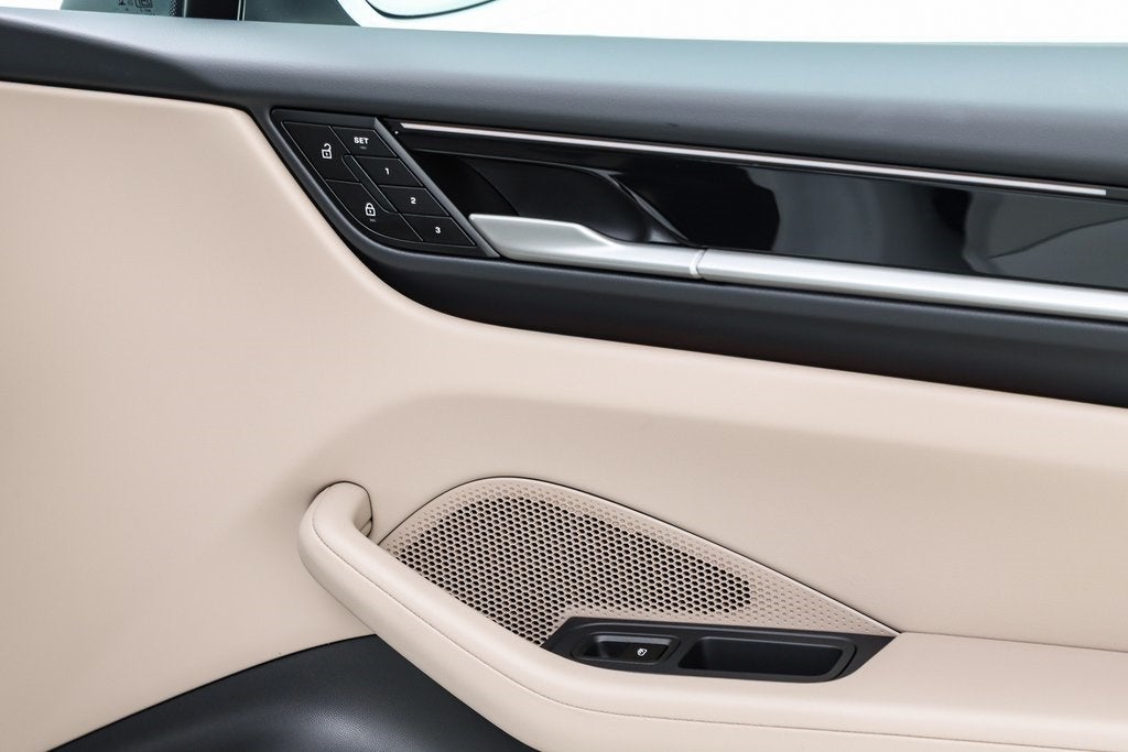 2025 Porsche Macan Electric Standard