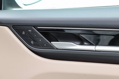 2025 Porsche Macan Electric Standard