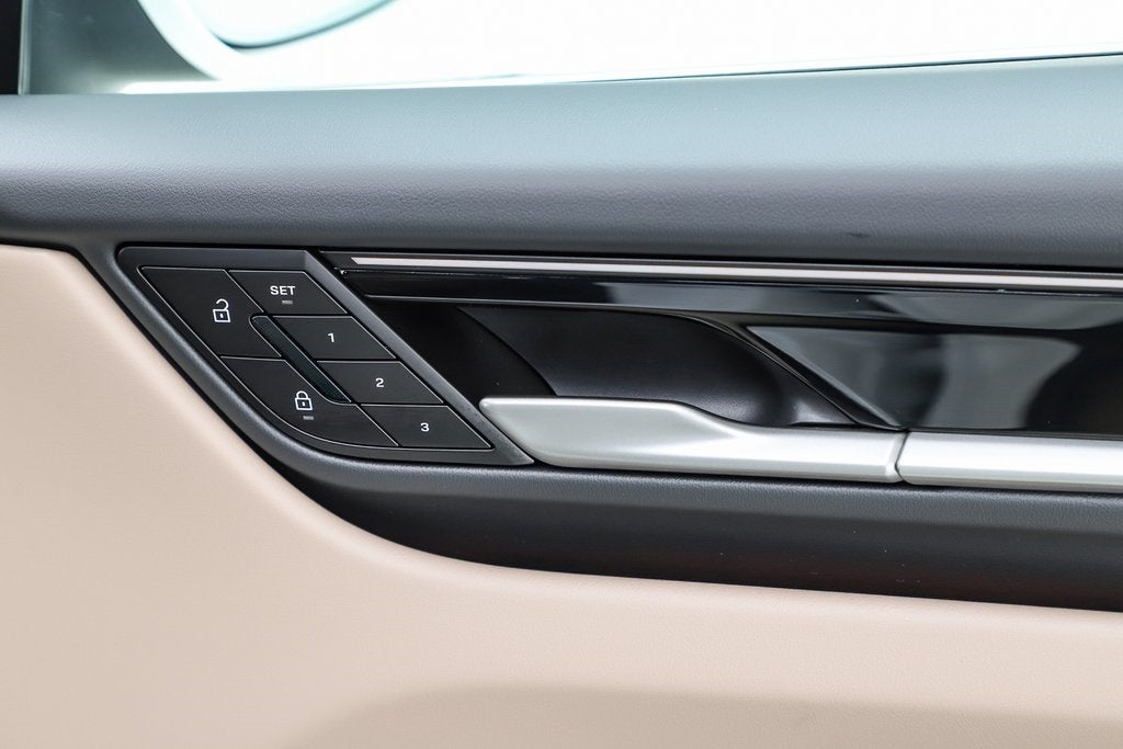 2025 Porsche Macan Electric Standard