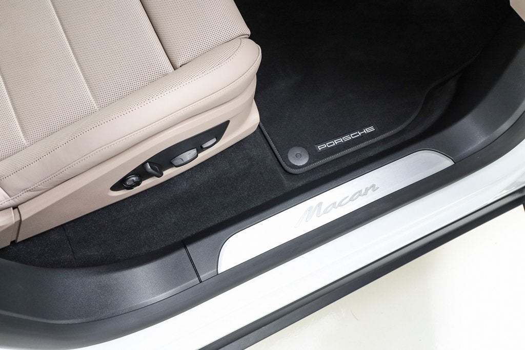2025 Porsche Macan Electric Standard