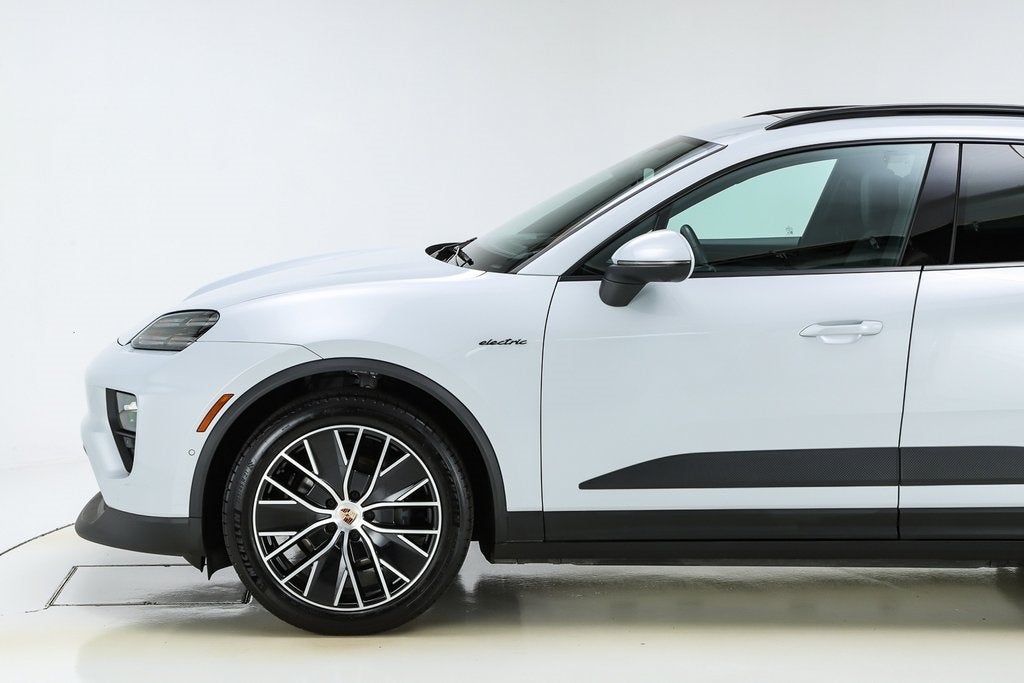 2025 Porsche Macan Electric Base