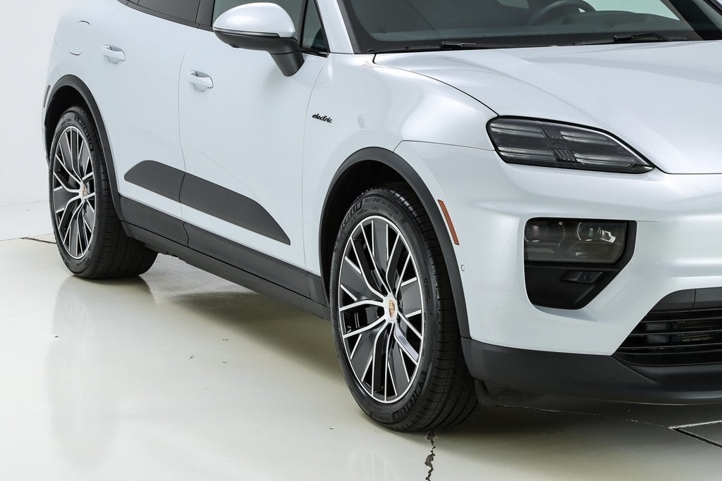 2025 Porsche Macan Electric Base