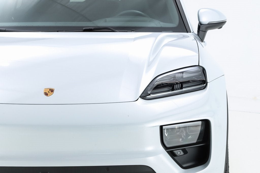 2025 Porsche Macan Electric Base