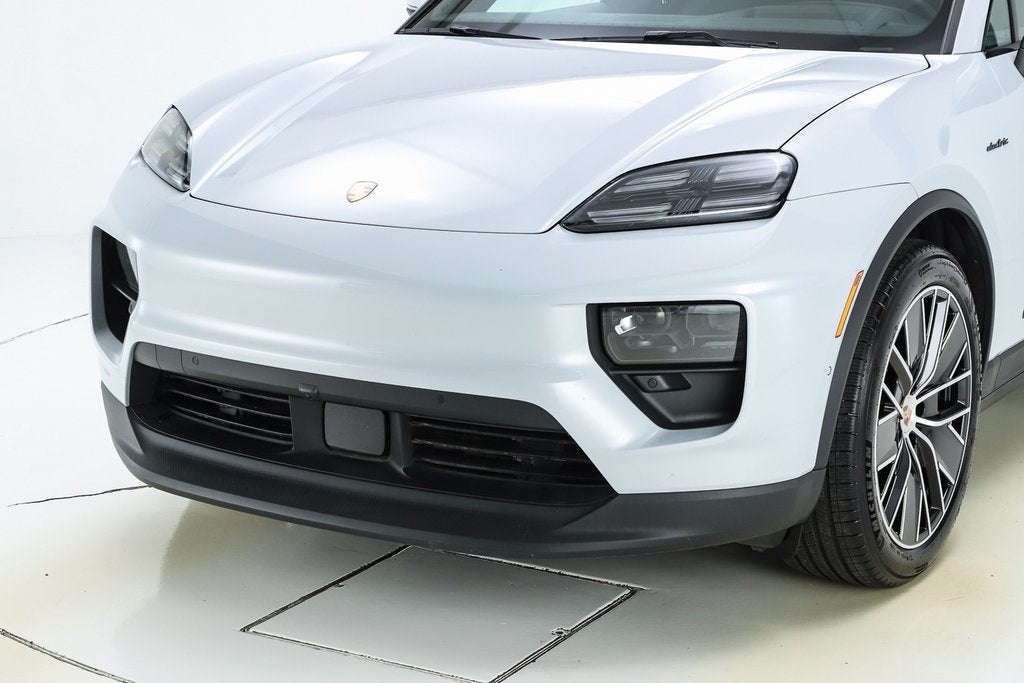 2025 Porsche Macan Electric Base