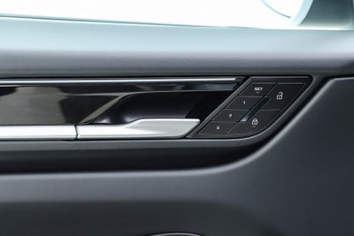 2025 Porsche Macan Electric Base