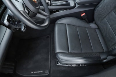 2025 Porsche Macan Electric Base