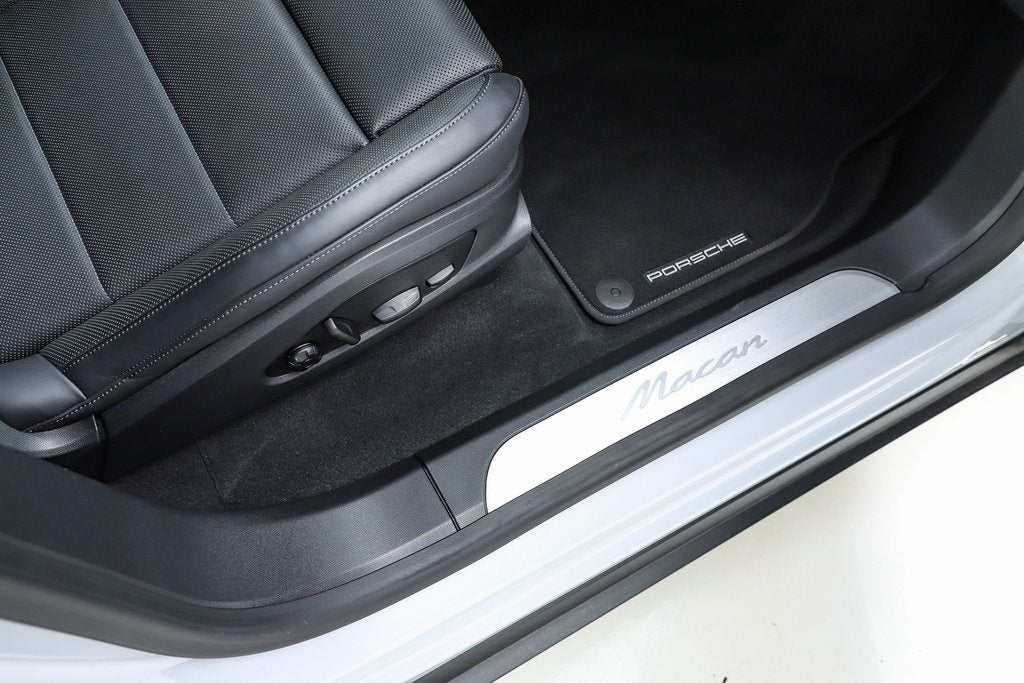 2025 Porsche Macan Electric Base