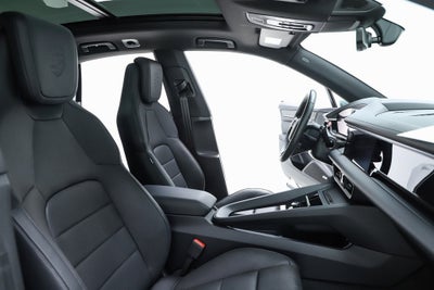 2025 Porsche Macan Electric Base