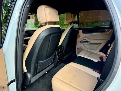2026 Porsche Cayenne E-Hybrid Base