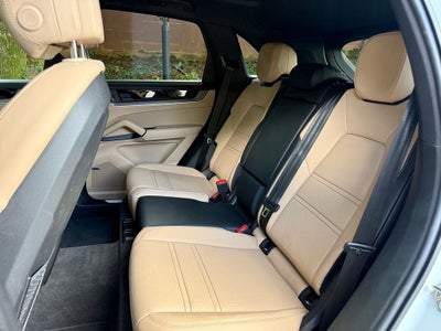 2026 Porsche Cayenne E-Hybrid Base