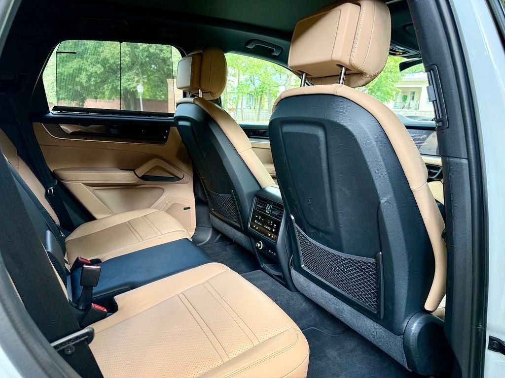 2026 Porsche Cayenne E-Hybrid Base