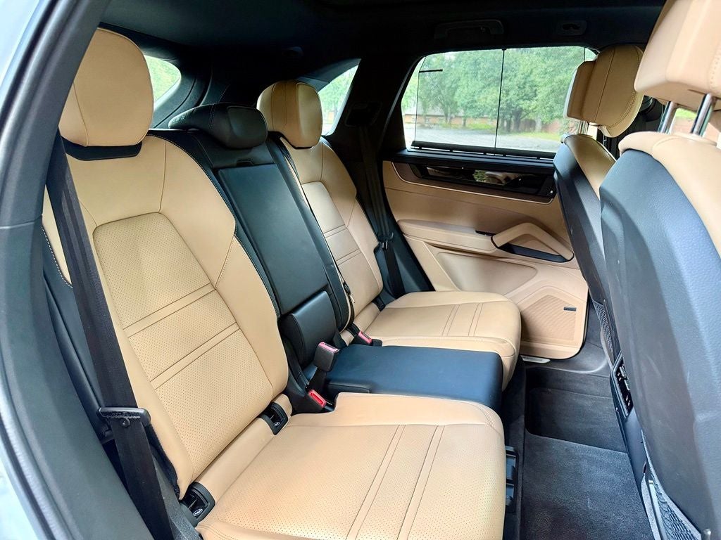 2026 Porsche Cayenne E-Hybrid Base