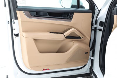 2026 Porsche Cayenne E-Hybrid Base