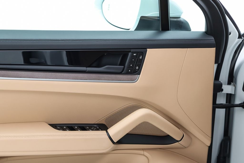 2026 Porsche Cayenne E-Hybrid Base