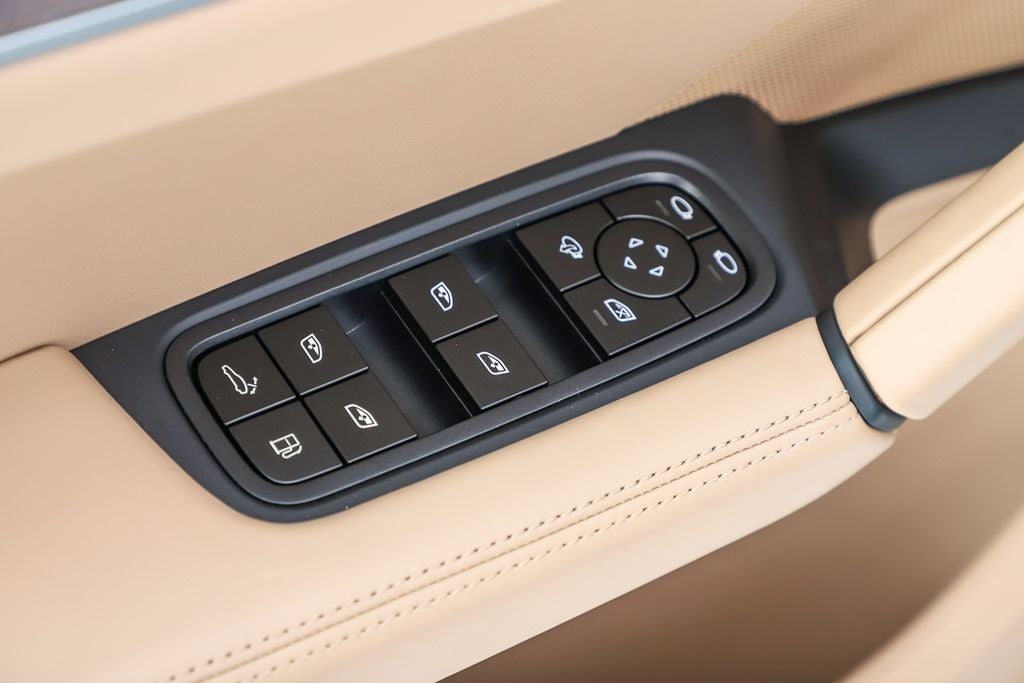 2026 Porsche Cayenne E-Hybrid Base