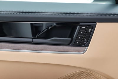 2026 Porsche Cayenne E-Hybrid Base