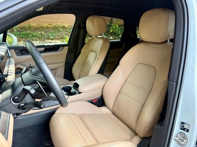 2026 Porsche Cayenne E-Hybrid Base