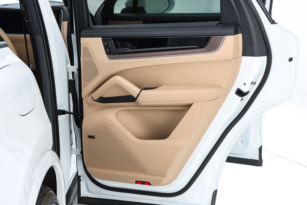 2026 Porsche Cayenne E-Hybrid Base