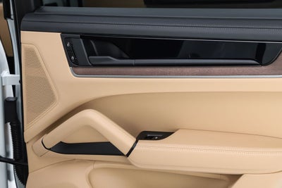 2026 Porsche Cayenne E-Hybrid Base