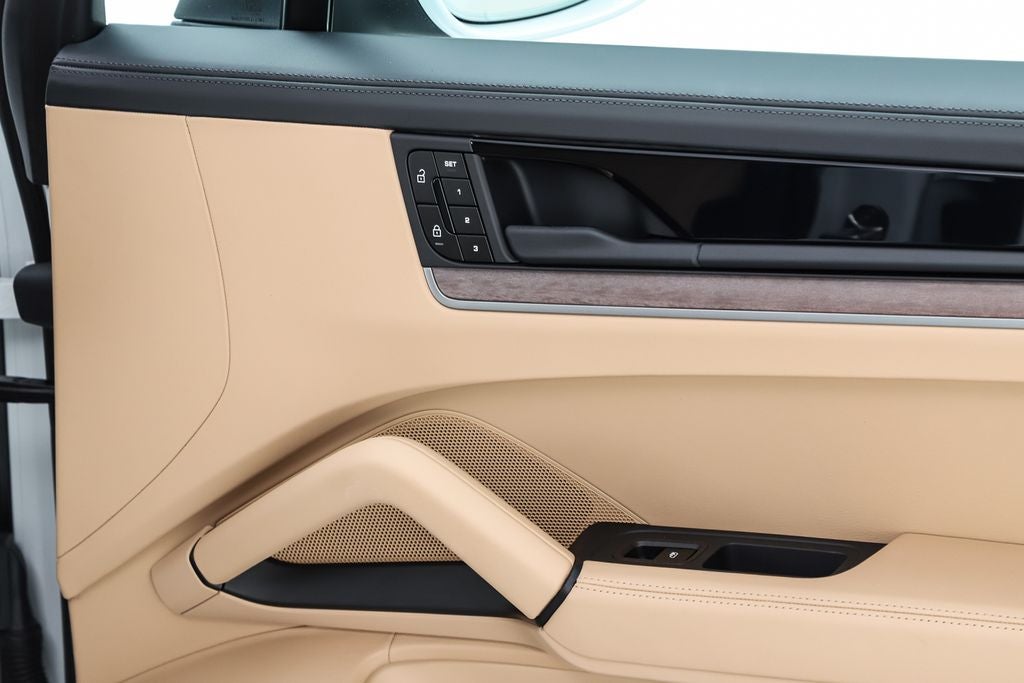 2026 Porsche Cayenne E-Hybrid Base