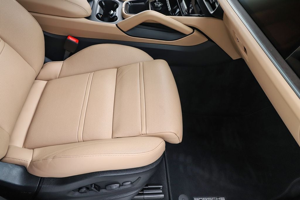 2026 Porsche Cayenne E-Hybrid Base