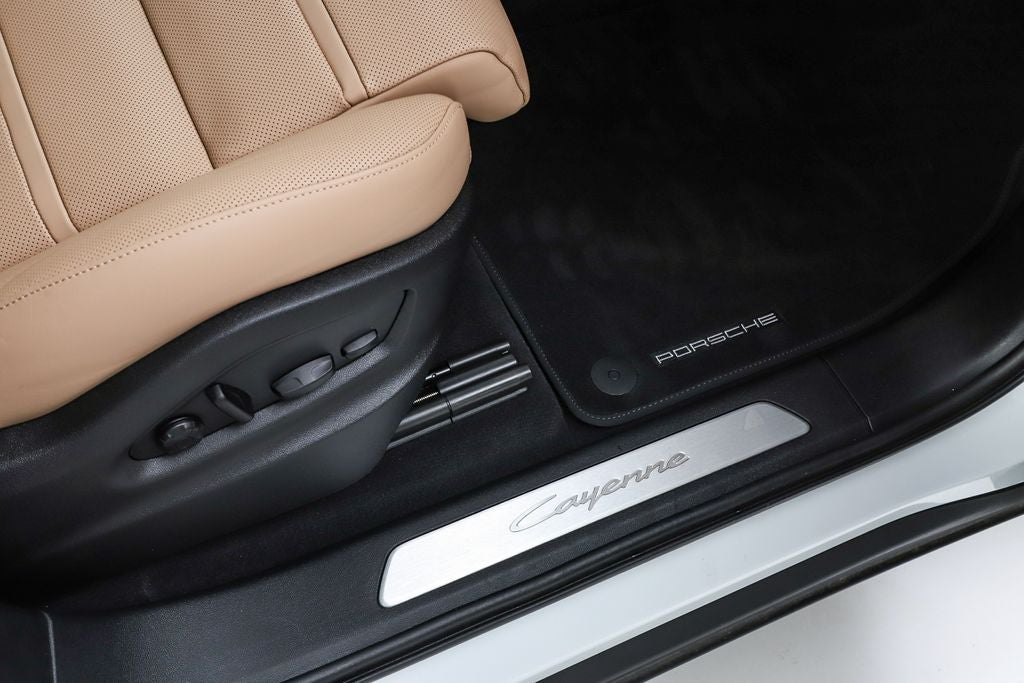 2026 Porsche Cayenne E-Hybrid Base