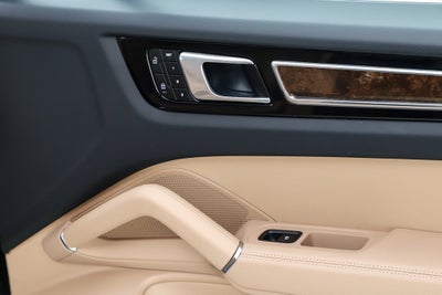 2023 Porsche Cayenne E-Hybrid Platinum Edition