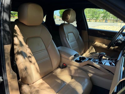 2019 Porsche Cayenne E-Hybrid Base