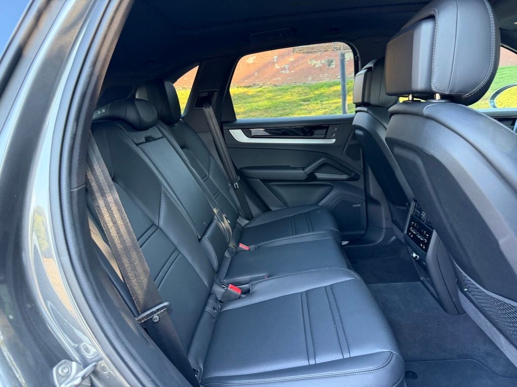 2026 Porsche Cayenne E-Hybrid Base