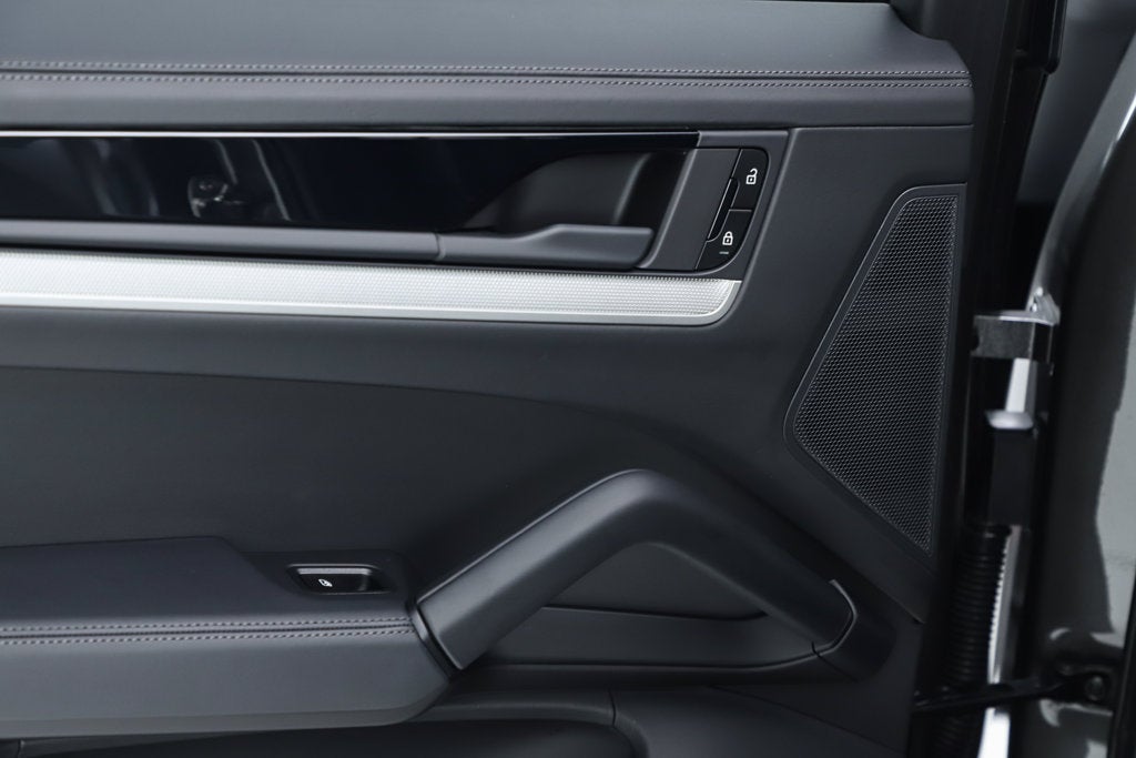 2026 Porsche Cayenne E-Hybrid Base