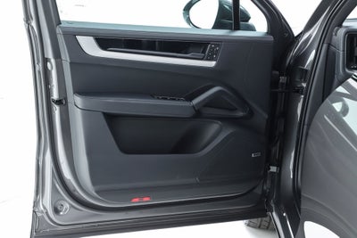 2026 Porsche Cayenne E-Hybrid Base