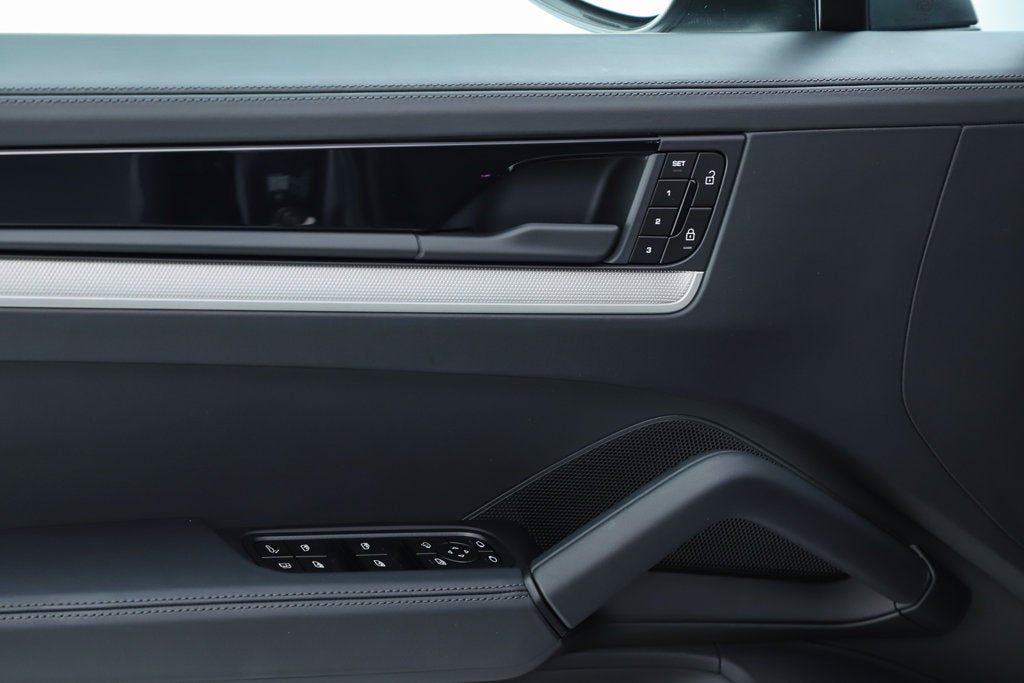 2026 Porsche Cayenne E-Hybrid Base