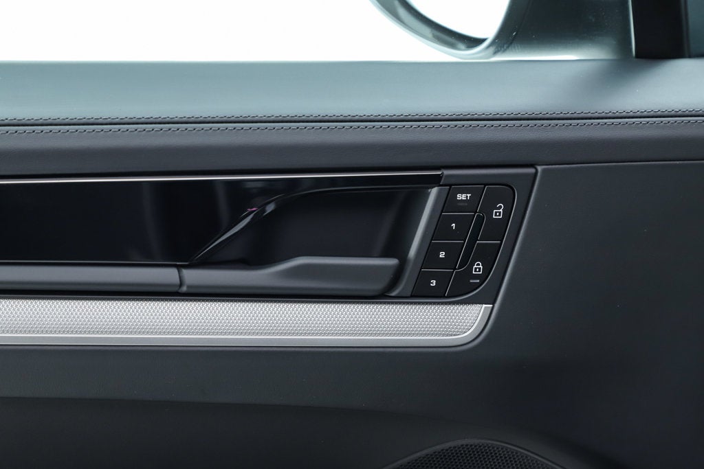 2026 Porsche Cayenne E-Hybrid Base