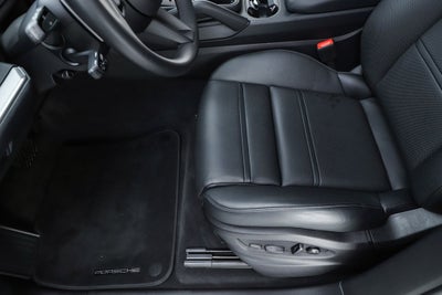 2026 Porsche Cayenne E-Hybrid Base