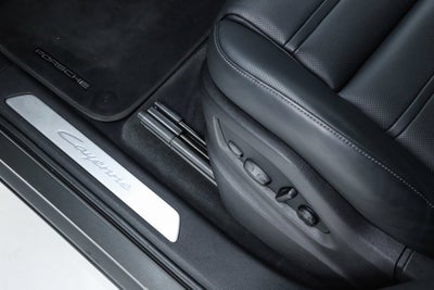 2026 Porsche Cayenne E-Hybrid Base