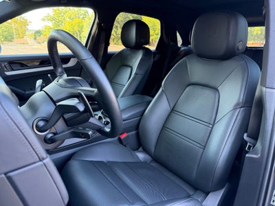 2026 Porsche Cayenne E-Hybrid Base