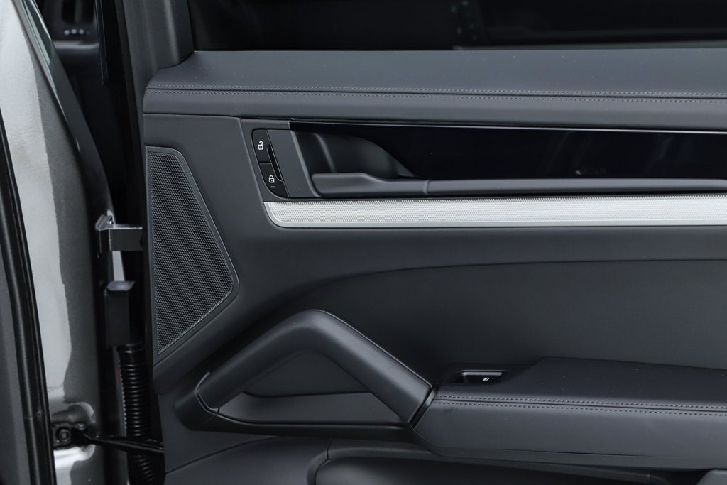 2026 Porsche Cayenne E-Hybrid Base