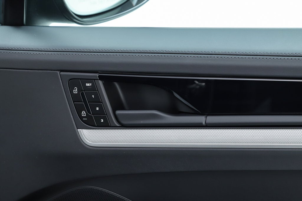 2026 Porsche Cayenne E-Hybrid Base