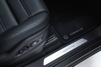2026 Porsche Cayenne E-Hybrid Base