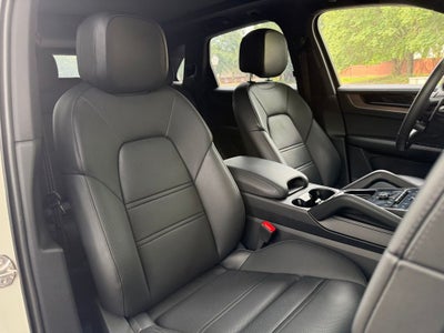 2026 Porsche Cayenne E-Hybrid Base