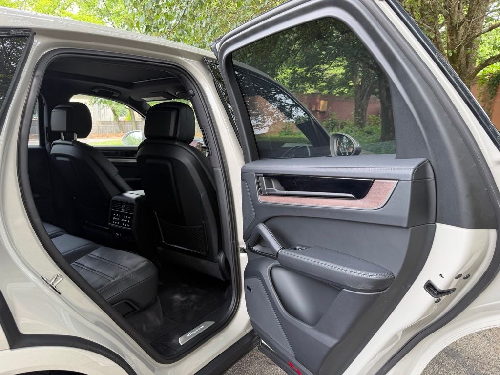 2026 Porsche Cayenne E-Hybrid Base