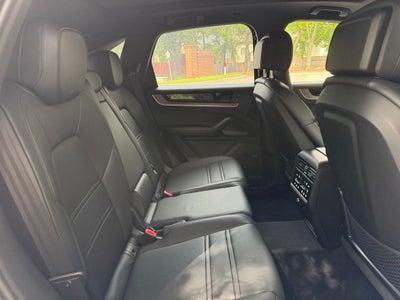 2026 Porsche Cayenne E-Hybrid Base