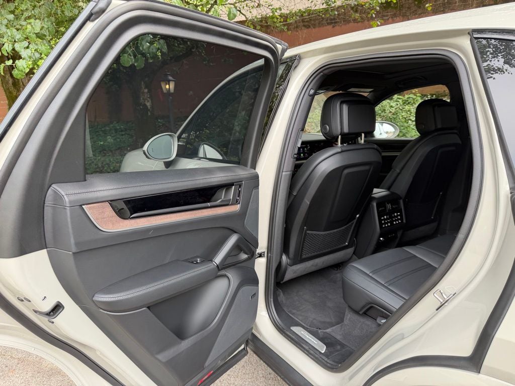 2026 Porsche Cayenne E-Hybrid Base