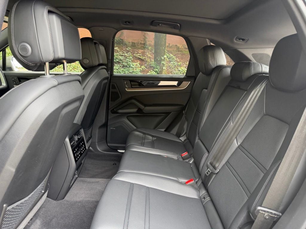 2026 Porsche Cayenne E-Hybrid Base